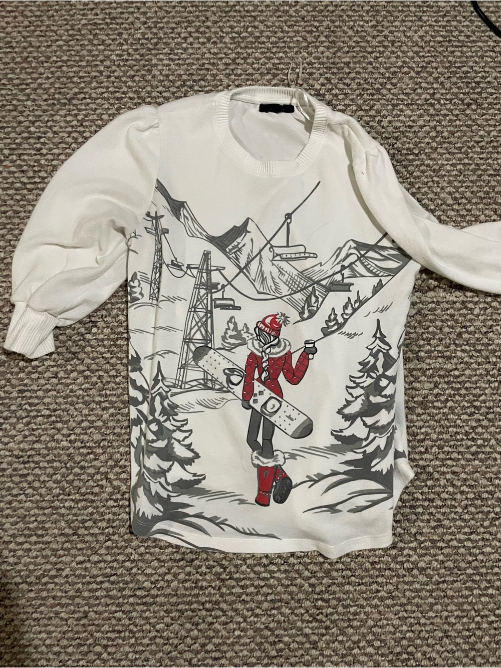lei White Crewneck Sweater with Red Ski Graphic